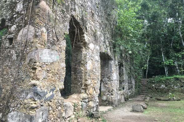 Explore as Ruínas da Lagoinha em Ubatuba: Uma Trilha Repleta de História e Natureza!