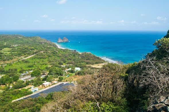Descubra as Paisagens Deslumbrantes de Fernando de Noronha: Trilha do Piquinho!