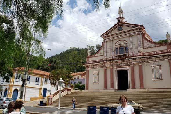 Exploração Enogastronômica em Serra Negra, Socorro e Monte Alegre do Sul: Uma Aventura para os Amantes de Cachaça e Café!