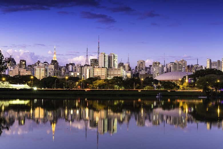 Tour Noturno Privado por São Paulo: Descubra a Magia da Cidade à Noite!
