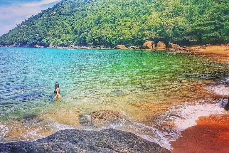 Descubra as Maravilhas Subaquáticas com Snorkel em Ubatuba!