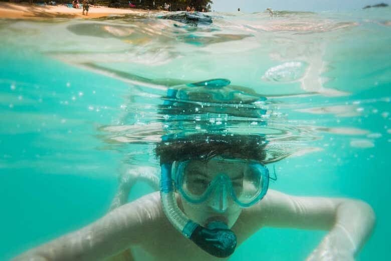 Descubra as Maravilhas Subaquáticas com Snorkel em Ubatuba!
