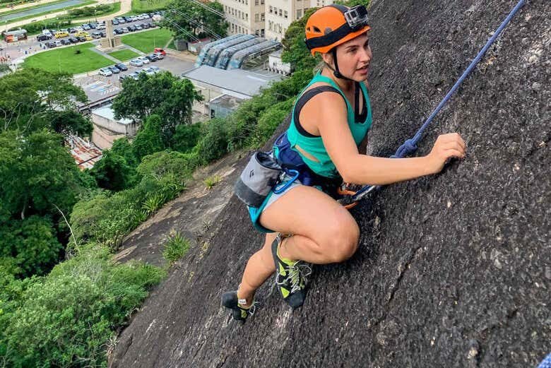 Aventura de Escalada no Morro da Babilônia: Desafie-se com Vistas de Tirar o Fôlego no Rio de Janeiro!