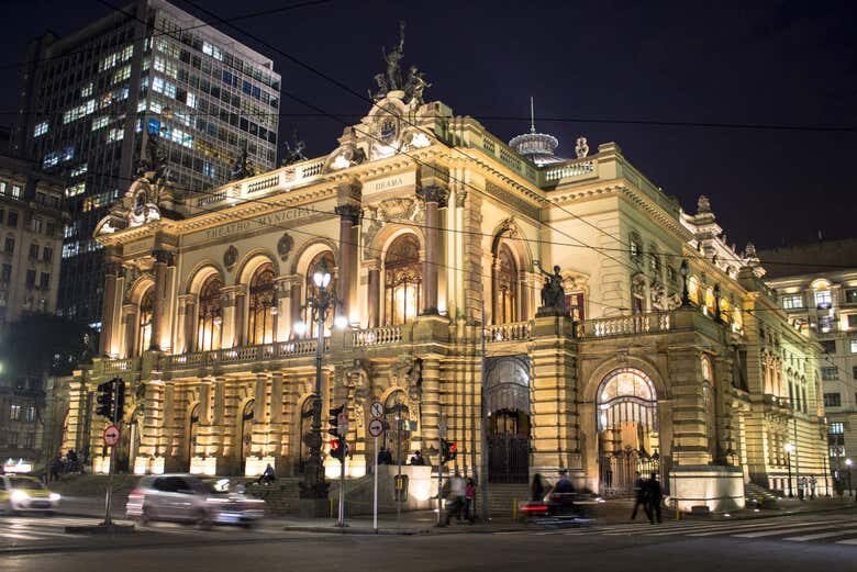 Tour Noturno Privado por São Paulo: Descubra a Magia da Cidade à Noite!