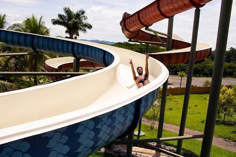 Excursão ao Parque Aquático Aldeia das Águas: Diversão Aquática Garantida no Rio de Janeiro!