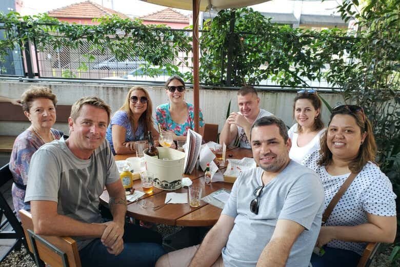 Tours de Bares e Arte na Vila Madalena: Explore o Bairro Mais Boêmio de São Paulo!
