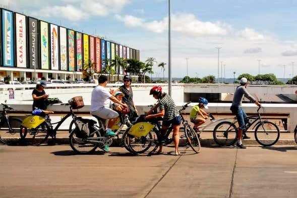 Explore Brasília de Bicicleta: Descubra a Capital com Diversão e Saúde!