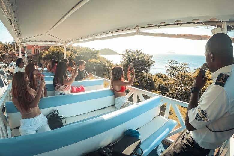 Descubra as Belezas de Búzios: Tour Completo com Almoço e Passeio de Escuna!