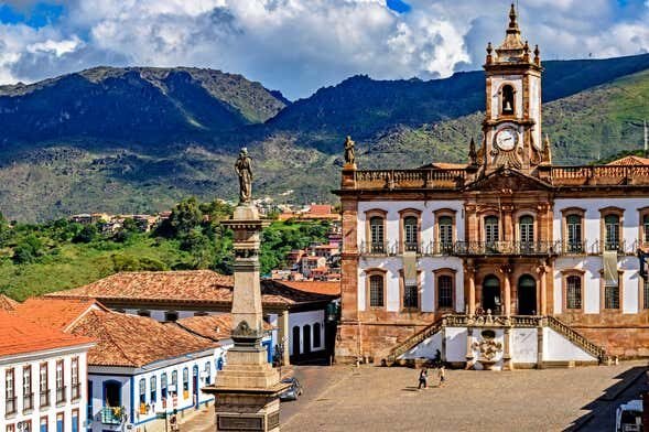 Tour de Jardineira por Ouro Preto: Explore a Cidade Histórica de Forma Inesquecível!