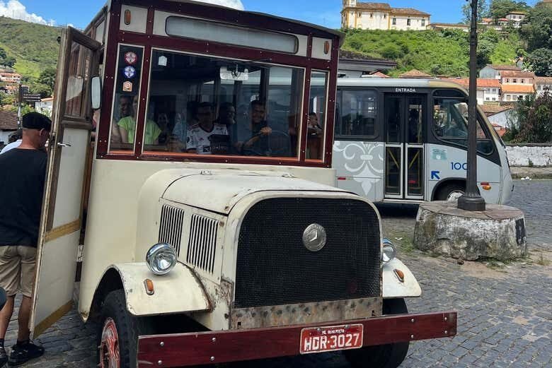 Tour de Jardineira por Ouro Preto: Explore a Cidade Histórica de Forma Inesquecível!