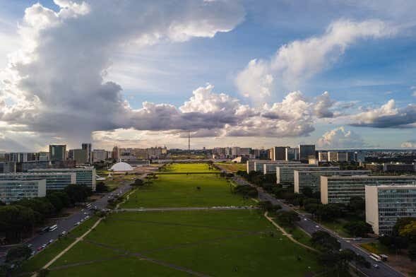 Tour Privado pelos Mirantes de Brasília: Explore Vistas Deslumbrantes da Capital!