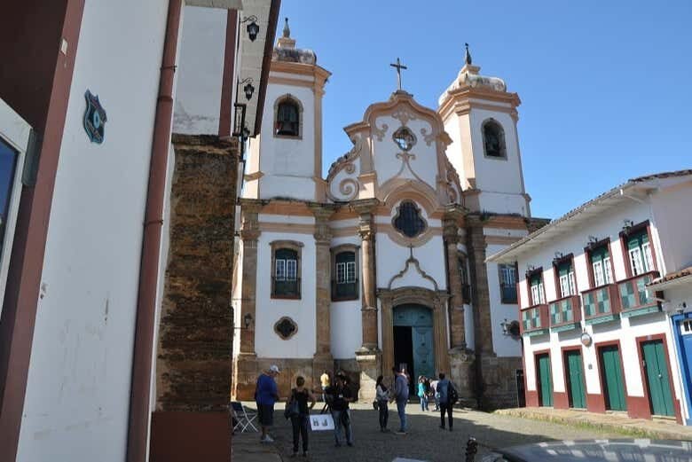 Descubra a História e Cultura de Ouro Preto: Aventura Pelo Barroco Mineiro!