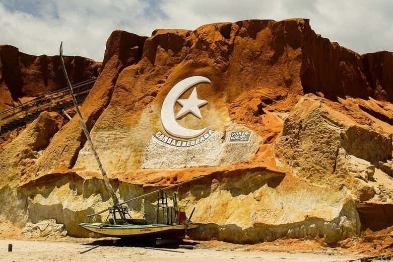 Três Paraísos do Ceará em Um Só Dia: Morro Branco, Fontes e Canoa Quebrada!