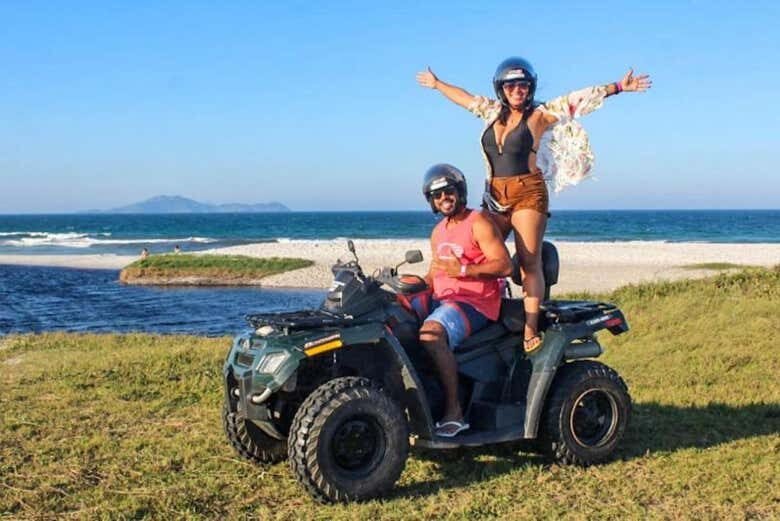 Explore os Encantos de Arraial do Cabo em um Tour de Quadriciclo!