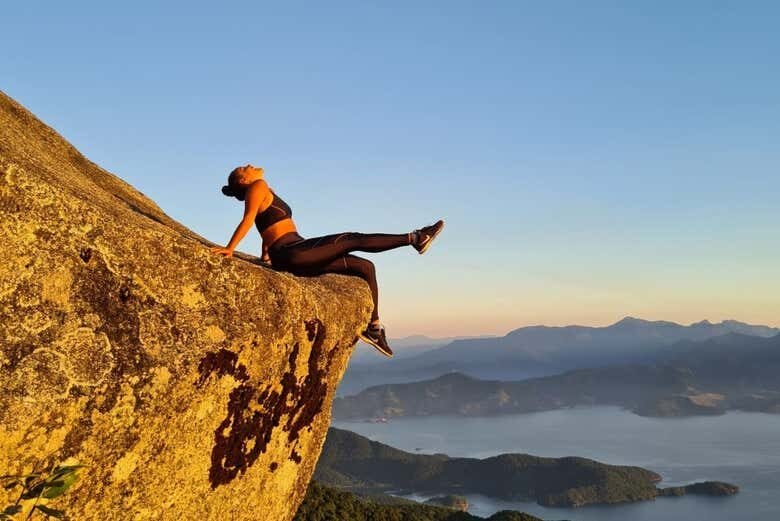 Trilha ao Amanhecer no Pico do Papagaio: Uma Experiência Incrível em Ilha Grande!