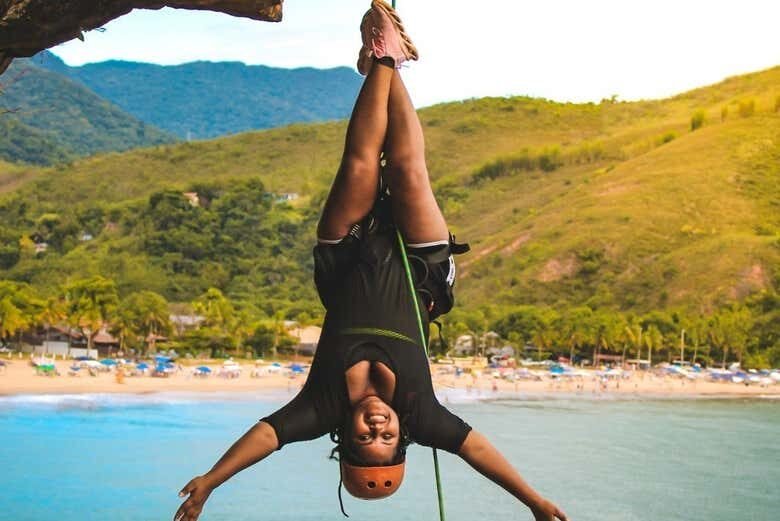 Aventura emocionante: Rapel e Trilha dos Mirantes em São Sebastião!