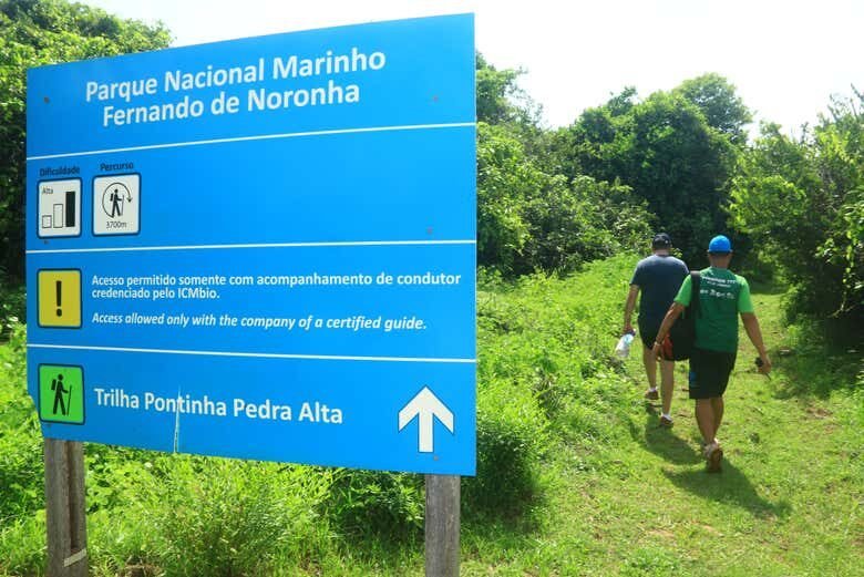 Trilha dos Mirantes de Pedra Alta e Pontinha com Piscinas Naturais – Explore o Paraíso de Fernando de Noronha!