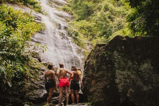 Trilha pela Praia de Calhetas: Explore Refúgios Paradisíacos!