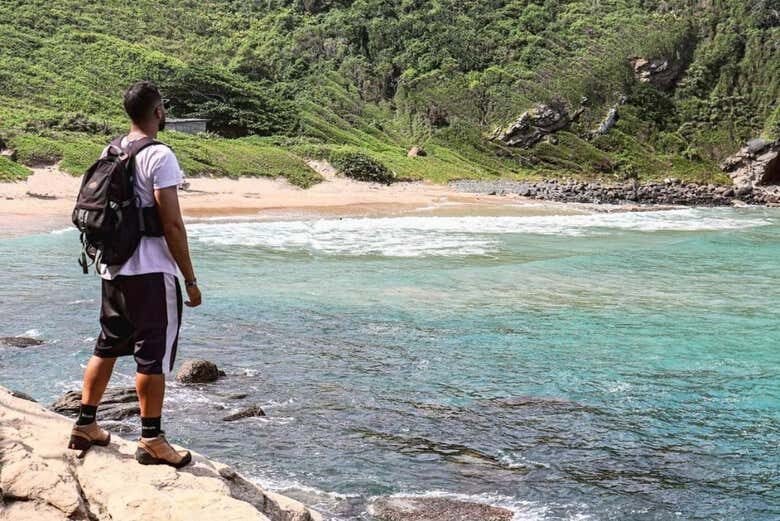 Aventura Imperdível nas Praias e Piscinas Naturais de Búzios: Trilha com Natureza e Emoção!