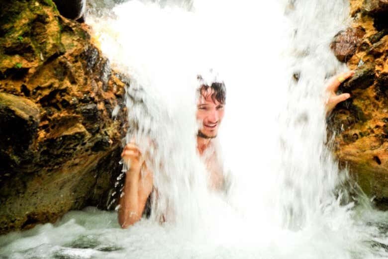Aventura na Trilha da Cachoeira da Torre 47 em Bertioga!