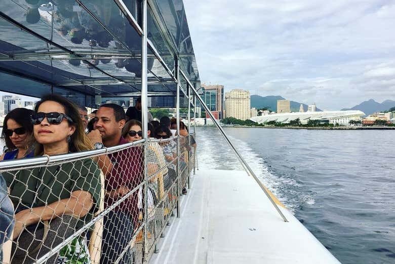 Explore a Baía de Guanabara e o Museu do Amanhã: Uma Experiência Inesquecível!