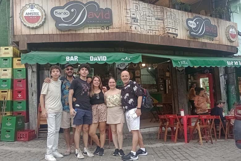 Descubra a Cultura Carioca no Tour pela Favela da Babilônia - Rio de Janeiro!