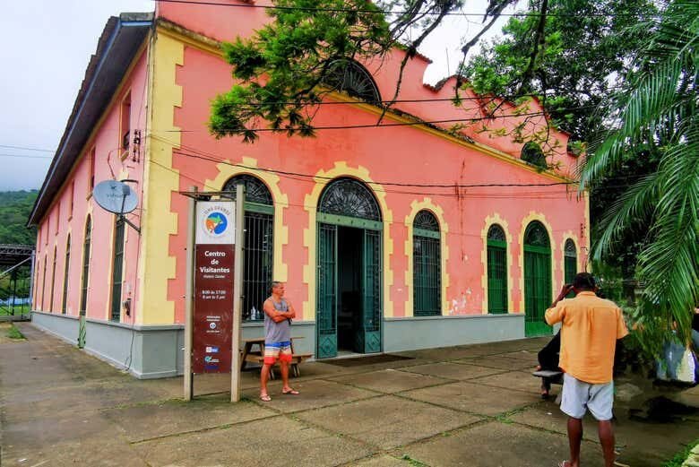 Desvende a História e Beleza Natural da Ilha Grande e Praia Preta!