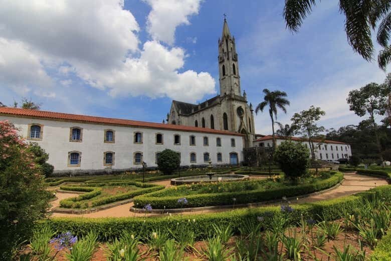 Explore o Magnífico Santuário do Caraça: Aventura e Beleza Natural em Minas Gerais!