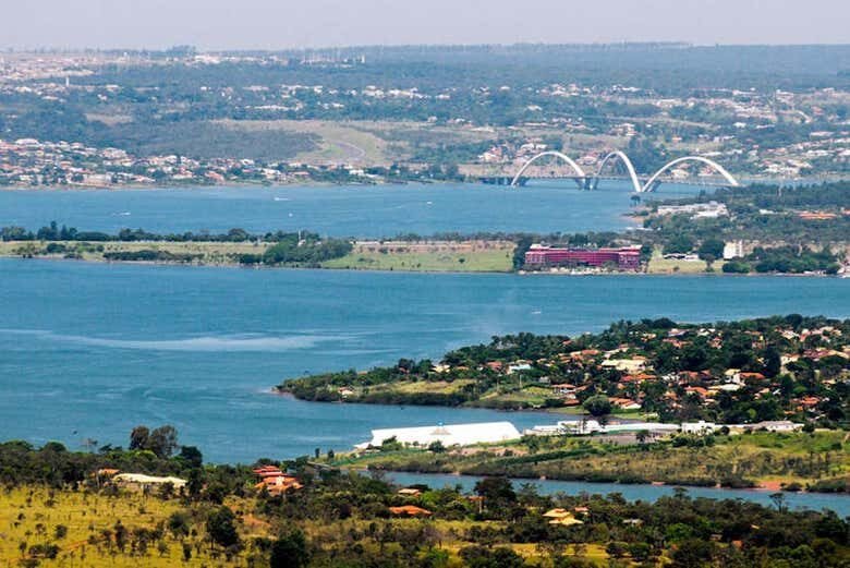 Tour Privado pelos Mirantes de Brasília: Explore Vistas Deslumbrantes da Capital!