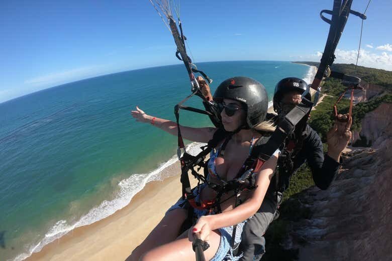 Voo de Parapente em Arraial d'Ajuda!