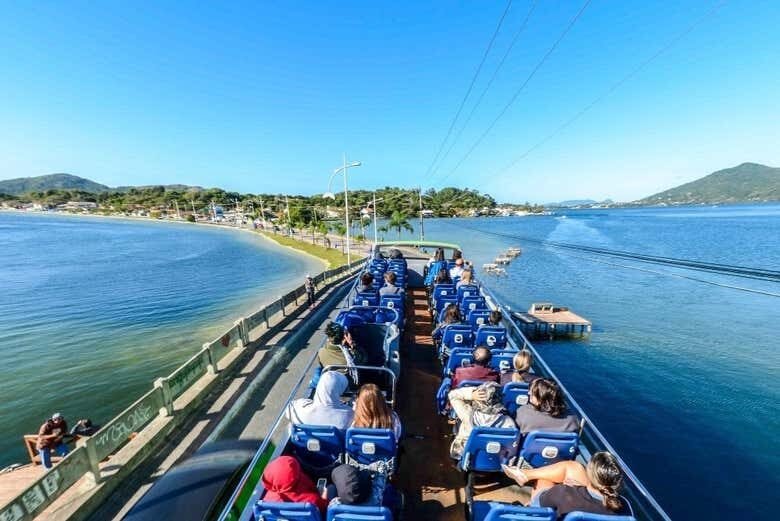 Tour Completo de Ônibus Turístico em Florianópolis com Teto Aberto!