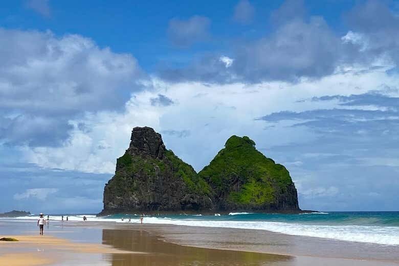 Descubra as Praias Paradisíacas de Fernando de Noronha com a Trilha da Costa Esmeralda!