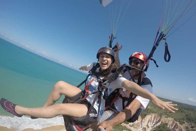 Voo de Parapente em Arraial d'Ajuda!