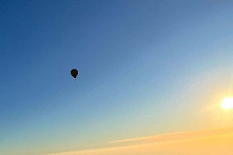 Voo de Balão ao Amanhecer em Campo Largo: Uma Aventura nas Alturas!