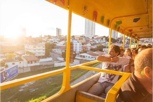 Conheça Campina Grande em um Party Bus cheio de forró e cultura!