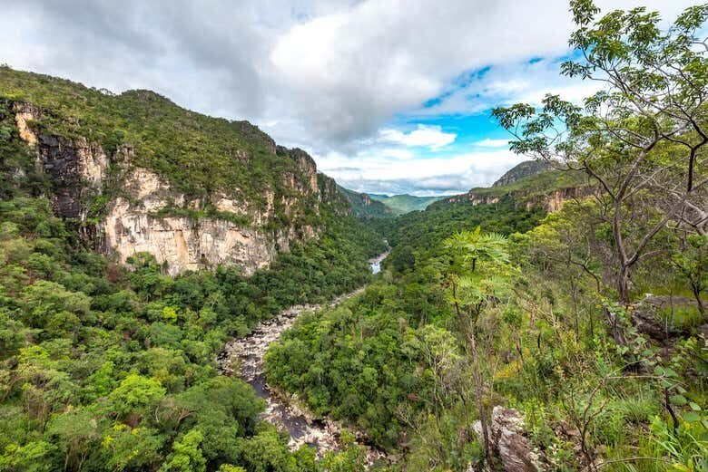 Voo do Gavião na Chapada dos Veadeiros: Adrenalina e Paisagens de Tirar o Fôlego!