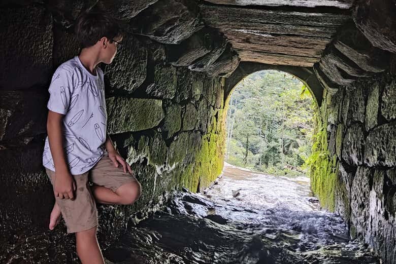 História viva e natureza exuberante: Mangaratiba + Parque Arqueológico de São João Marcos!