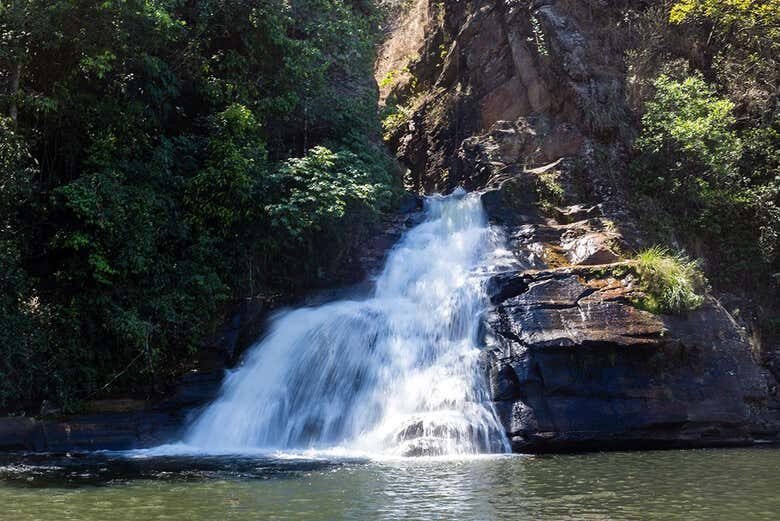 Trilha pelo Salto Corumbá: Descubra as Maravilhas Naturais de Pirenópolis!