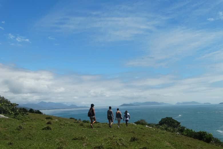 Exploração Impressionante na Trilha da Praia do Silveira!