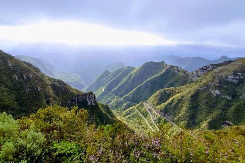 Excursão à Serra do Rio do Rastro: Paisagens Incríveis e Natureza Exuberante!