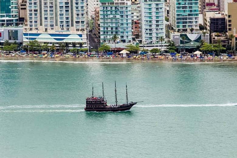Aventura Completa: Teleférico do Parque Unipraias e Passeio de Barco Pirata!