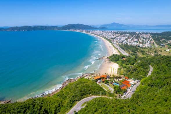 Desfrute de Aulas de Surfe Incríveis nas Praias de Bombinhas!