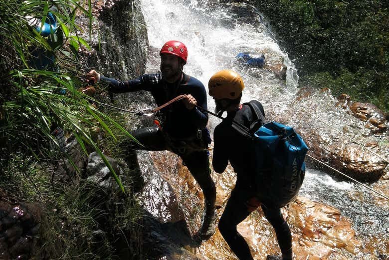 Rapel na Cachoeira Água Fria: Aventura e Adrenalina em Alto Paraíso de Goiás!