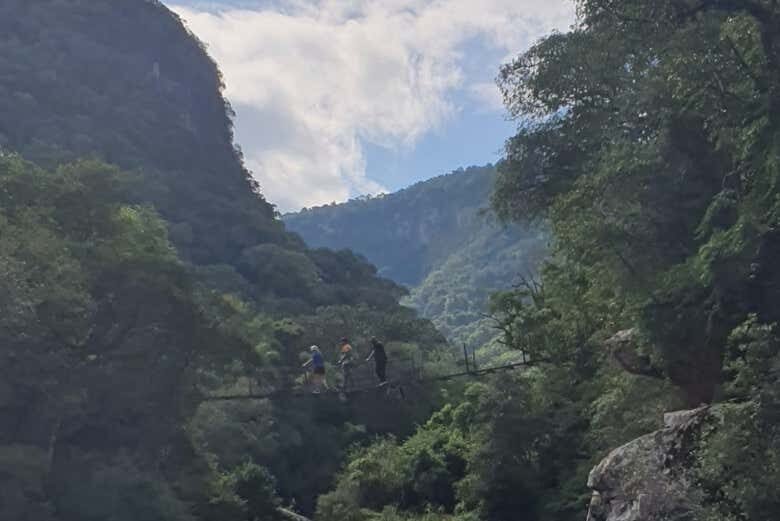 Aventura Colonial sobre Rodas: Passeio de Caminhão Militar em Ivorá e Quarta Colônia!