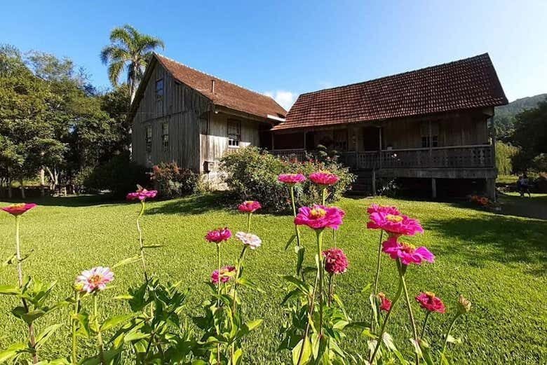 Excursão Cultural e Gastronômica a Gramado: Histórias e Sabores do Rio Grande do Sul!