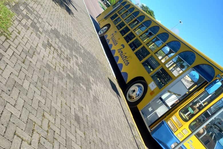 Rumo a Porto Alegre: passeio de catamarã e tour cultural por Guaíba!