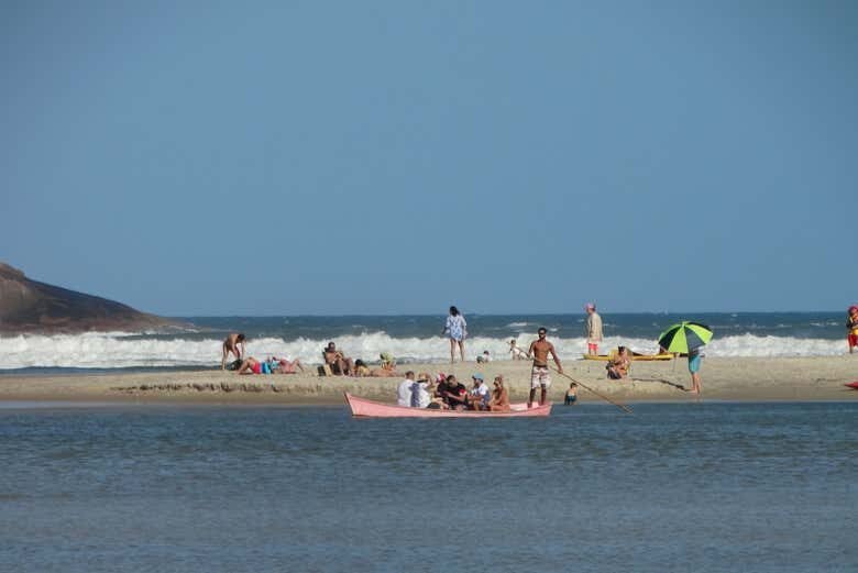 Explore a Beleza Natural da Guarda do Embaú com Saída de Garopaba!