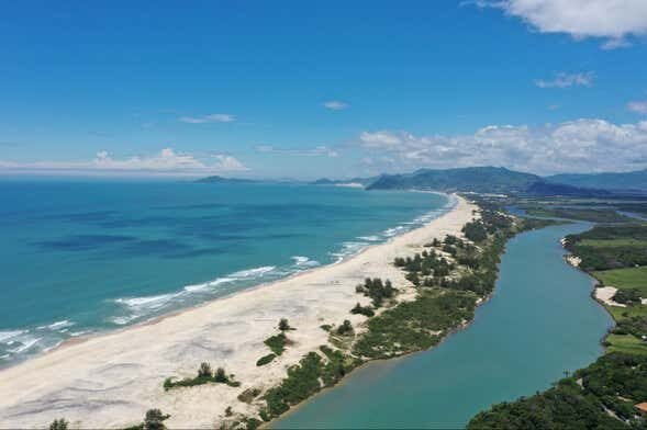 Explore a Beleza Natural da Guarda do Embaú com Saída de Garopaba!