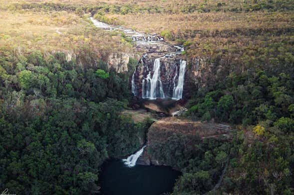 Trilha pelo Salto Corumbá: Descubra as Maravilhas Naturais de Pirenópolis!