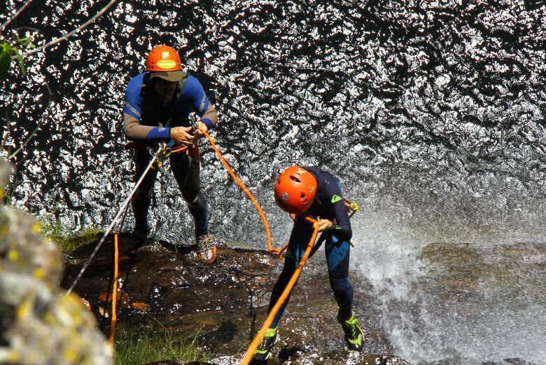 Aventura Radical: Rapel na Cachoeira Almécégas!